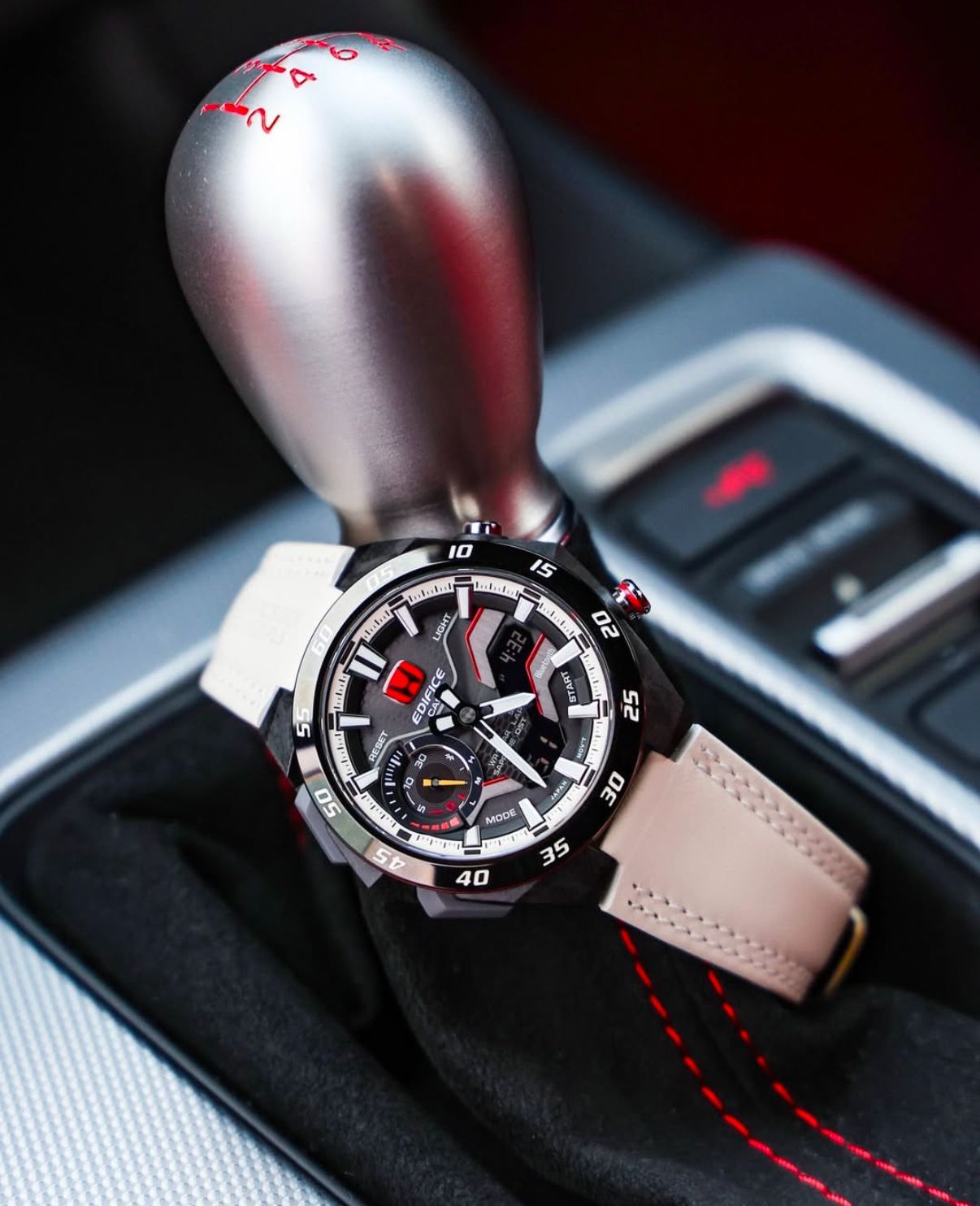 Ca_sio Edifice Men's Watch ECB-2200HTR-1A